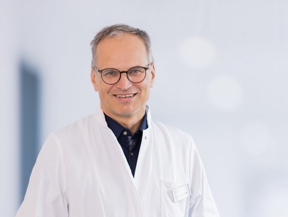 Dr. med. Joachim Rogg Porträt von Dr. med. Joachim Rogg, Facharzt des Fachbereichs Gefäßchirurgie im Klinikverbund Allgäu