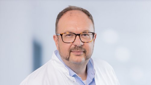 Porträt von Dr. med. Roland Tines , Facharzt des Fachbereichs Gefäßchirurgie im Klinikverbund Allgäu