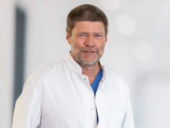 Dr. Ulrich Bäcker