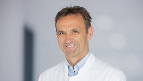 Dr. Manfred Nuscheler