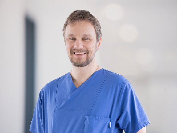 Oliver J. Götz