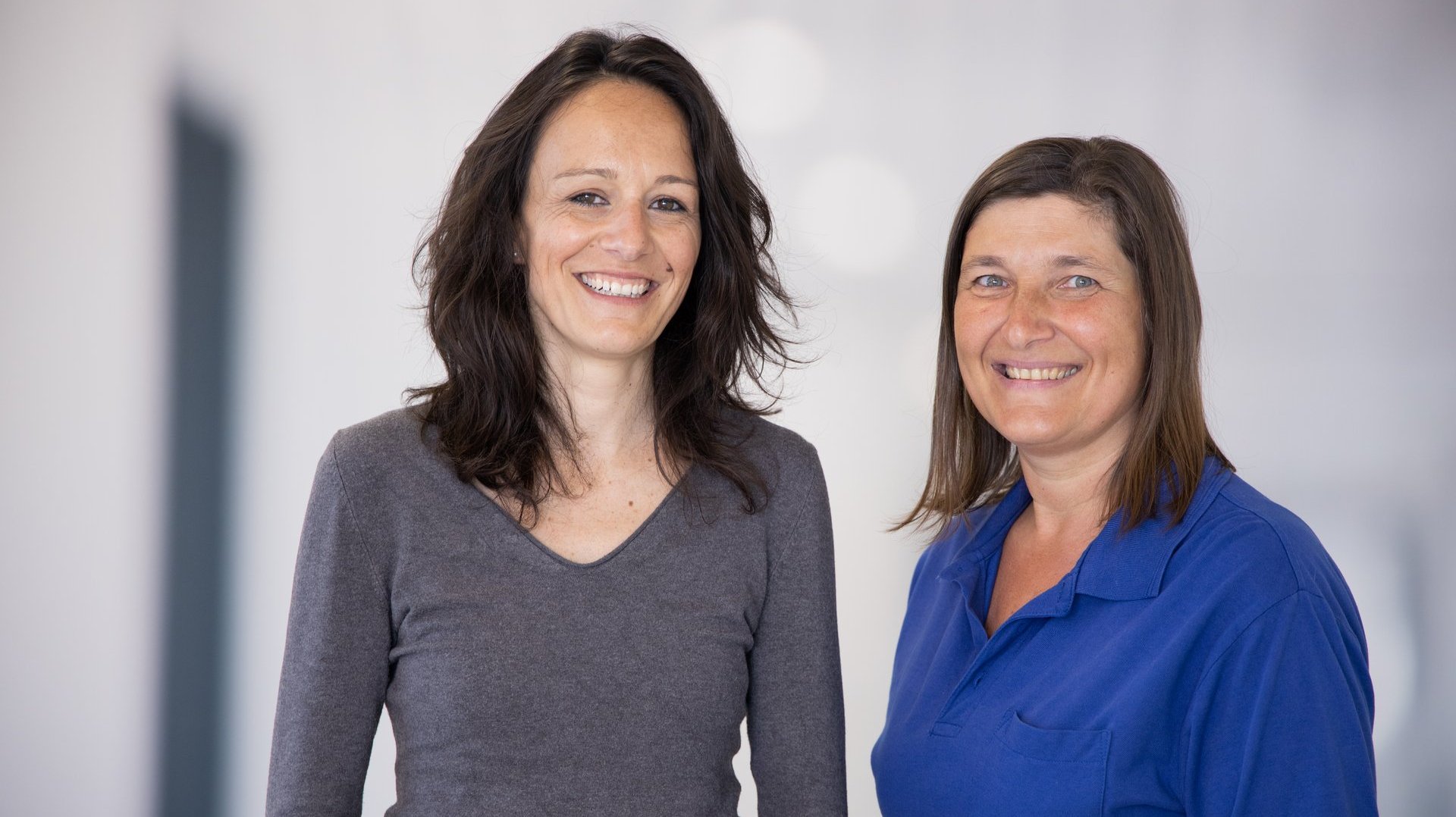 Zwei Frauen des Sekretariat der Kinderheilkunde und der Jugendmedizin im Klinikum Kempten im Allgäu
