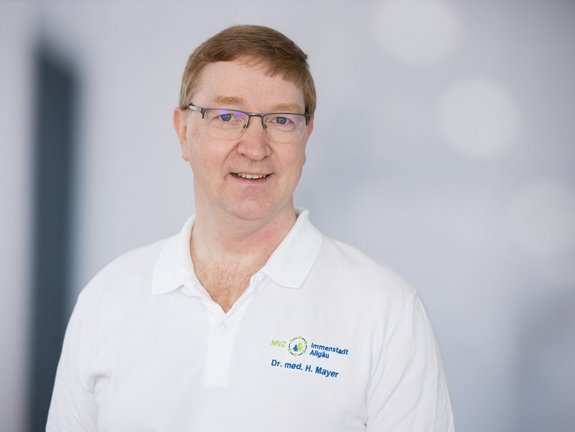 Dr. med. Herbert Mayer Dr. med. Herbert Mayer, Chefarzt in Immenstadt im Bereich der Orthopädie, Unfallchirurgie