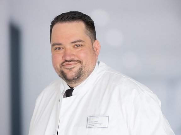 Dr. medic Nicolae Timar, Oberarzt für die Orthopädie und Unfallchirurgie Mindelheim