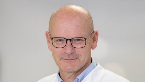 Porträt von Dr. med. Gerhard Piel, Leiter der Sektion Gefäßchirurgie an der Klinik Mindelheim