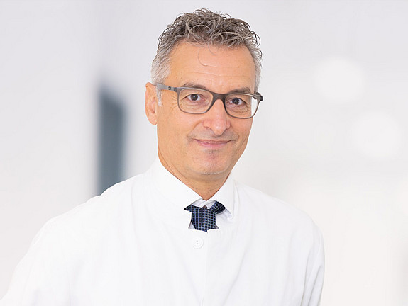 Portraitbild von Dr. Lutz Hausser, Gespräch mit Dr. Lutz Hausser, Facharzt für Chirurgie, Klinik Immenstadt