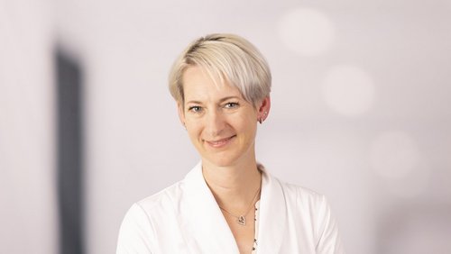 Dr. Cornelia Monat